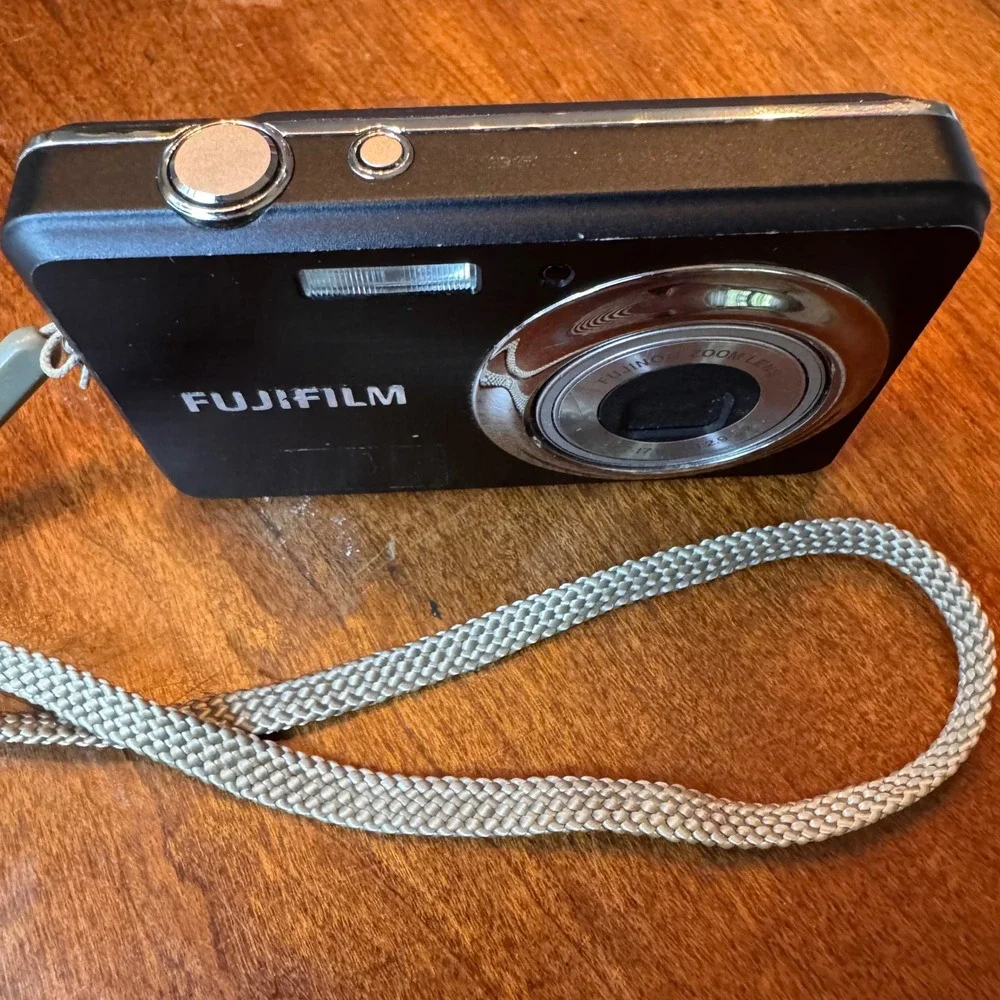 Fujifilm Digital Camera TESTED Black FinePix J38 12.2MP 3x Optical Zoom Retro